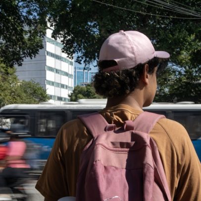 Jovem relata experiência de quase morte em ônibus e expõe violência do Mapa do Crime