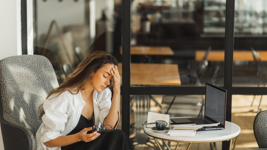 Ao manter o desempenho externo enquanto o sofrimento interno se aprofunda (Foto: Reprodução)