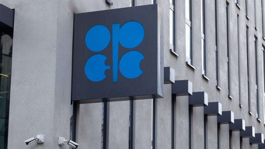 Oferta será elevada em 548 mil barris por dia. O grupo havia anunciado aumentos de 411 mil barris por dia para maio, junho e julho e os mercados esperavam o mesmo patamar pra agosto (Foto: Andrey Rudakov/Bloomberg)