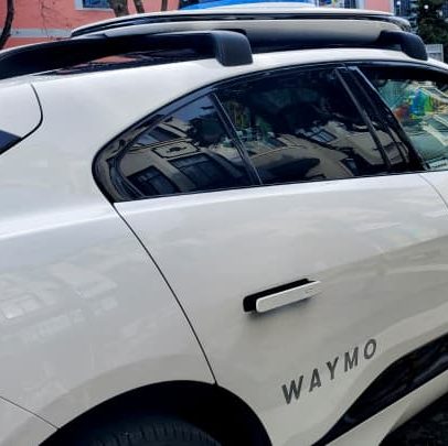 Waymo anuncia chegada do serviço de robotáxi em Dallas para 2026
