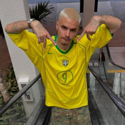 Filho de Beckham exibe camisa da Seleção Brasileira em evento familiar