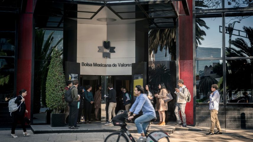 As economias da América Latina proporcionaram aos investidores alguns dos melhores retornos, com os títulos locais do México, conhecidos como Mbonos, registrando um ganho de 22% (Foto: Mayolo Lopez Gutierrez/Bloomberg)