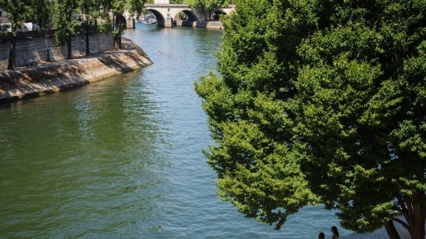 Águas do rio Sena, em Paris (Foto: Dimitar DILKOFF / AFP)