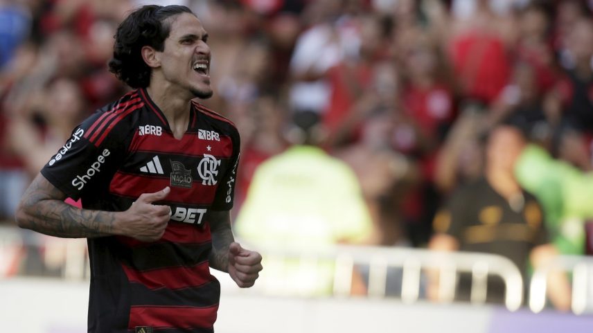 Pedro, do Flamengo, não foi relacionado para enfrentar o São Paulo. Pós-jogo, Filipe Luís criticou o atleta — Foto: Marcelo Theobald / Agência O Globo