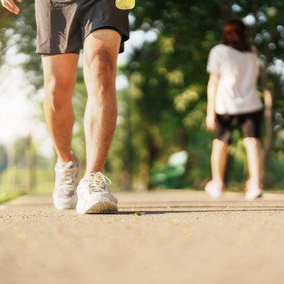 Alternar corrida e caminhada melhora desempenho em treinos para iniciantes e avançados