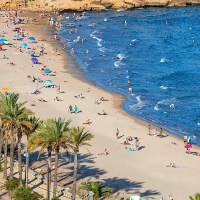 Irmãos britânicos se afogam em praia na Espanha durante férias de verão