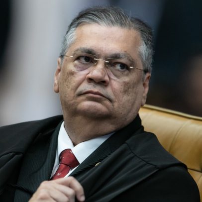 Dino critica Bolsonaro por 'sequestro da economia' e defende tornozeleira eletrônica
