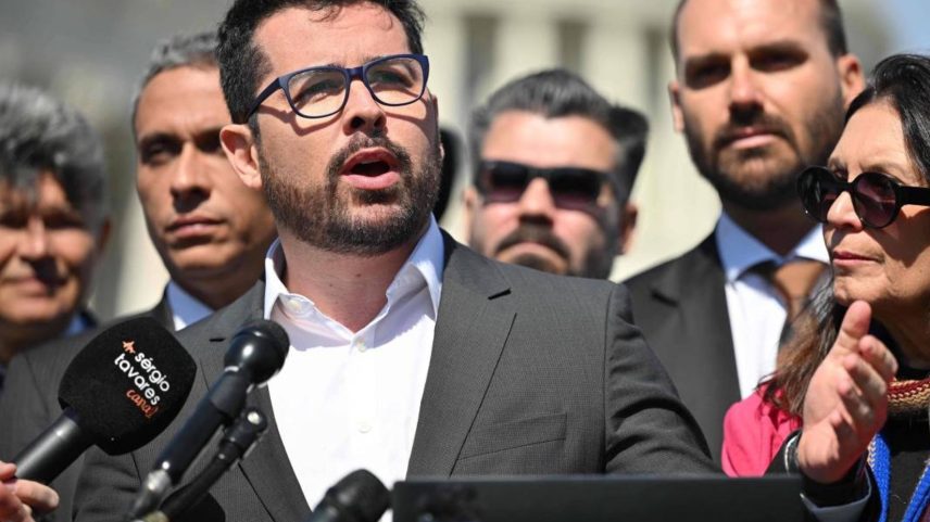 O jornalista Paulo Figueiredo é réu por tentativa de golpe (Foto: Mandel Ngan - 12.mar.24/AFP)