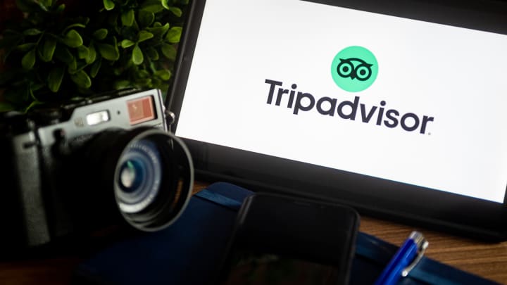 O logotipo do Tripadvisor é exibido em um tablet. (Foto: Mateusz Slodkowski | Sopa Images | Lightrocket | Getty Images)