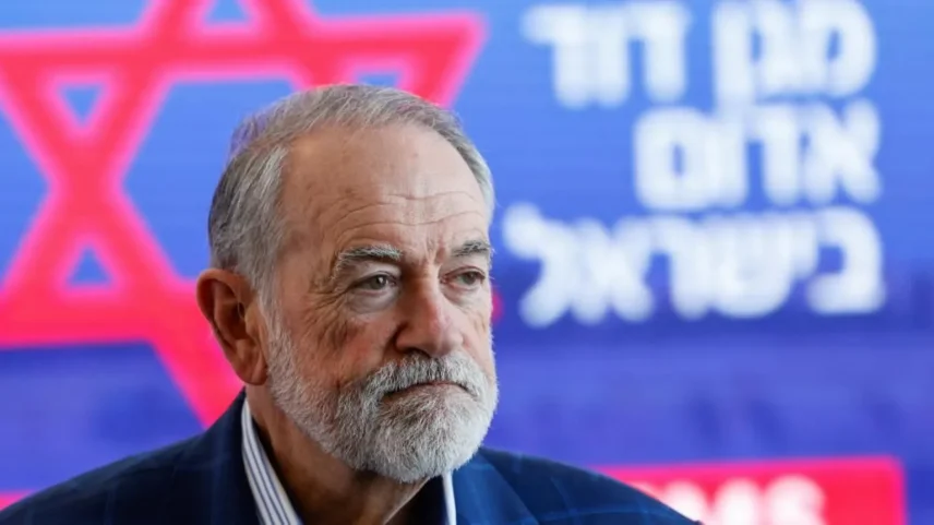 Mike Huckabee é um defensor vocal dos assentamentos israelenses (Foto: Reuters)