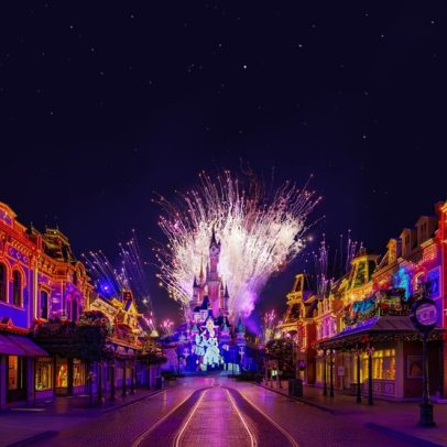 Paris encanta visitantes com sua própria versão da Disney, atraindo milhões de turistas