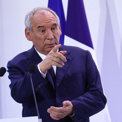 França elimina dois feriados para melhorar situação financeira do país