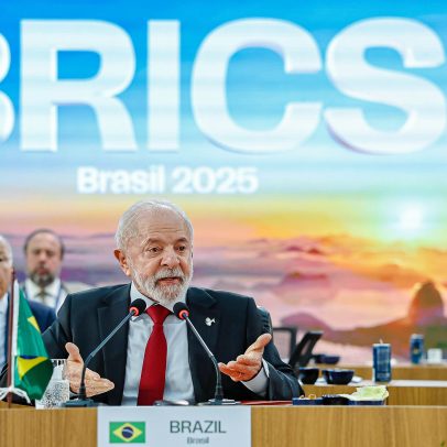 Mercados reagem ao fim das tarifas, cúpula dos Brics e novo partido de Musk