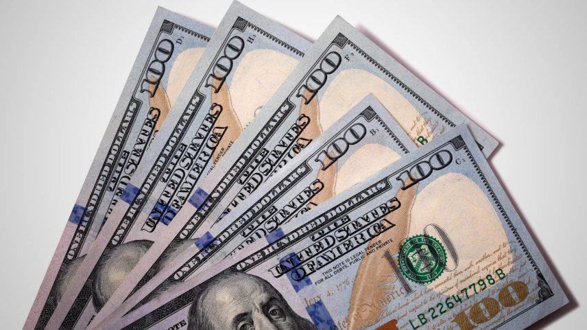 Dólar: A moeda fechou no menor patamar desde setembro, cotada a R$ 5,433, no último dia de junho (Foto: Designed by/Freepik)