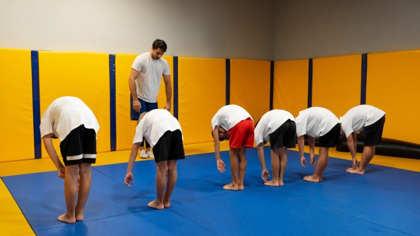 Judô e jiu-jitsu adaptados contribuem para autonomia e socialização de crianças com deficiência (Foto: Freepik)