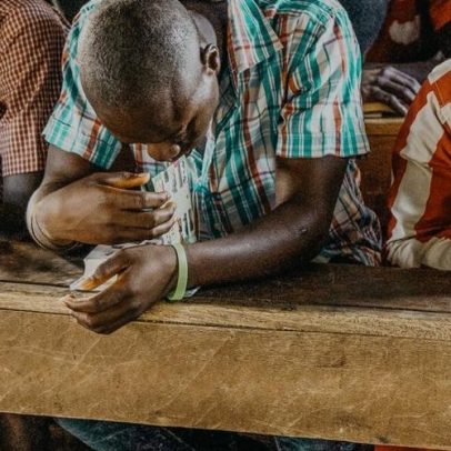 Atentado durante culto na Nigéria deixa pastor e fiéis mortos a tiros