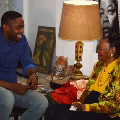 Lázaro Ramos revela capa de livro inspirado em conversas com Ruth de Souza