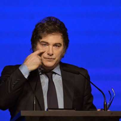 Milei promete vitória em outubro e critica sua vice em evento em Córdoba