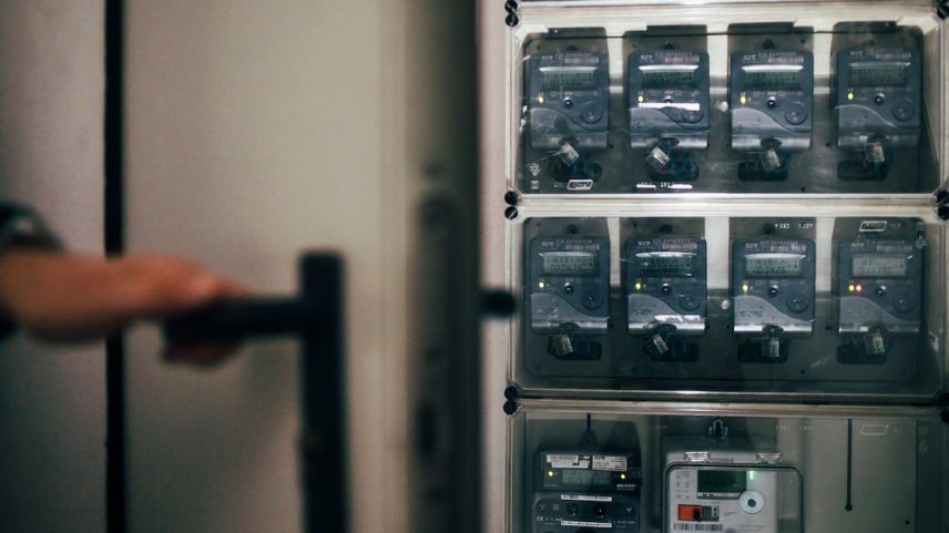 Cuarto de contadores de luz em uma comunidade de vizinhos. (Foto: ÓSCAR CORRAL)