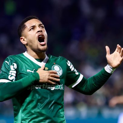 Palmeiras investe mais em contratações do que a receita de 11 clubes brasileiros