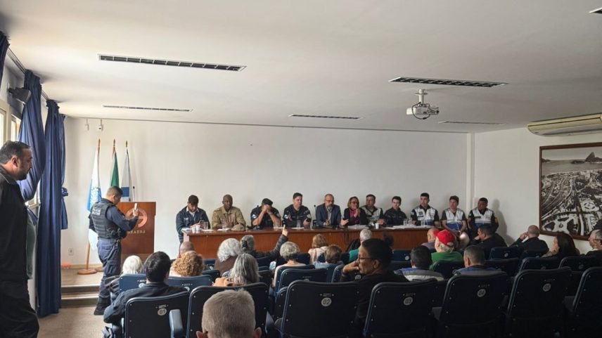 Reunião do Conselho Comunitário de Segurança na Glória acontece às escuras (Foto: Divulgação)