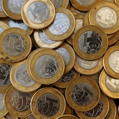 Taxas de DIs curtas caem enquanto longas sobem com novas ameaças de Trump