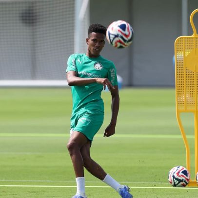 Abel conversa com Estêvão antes do confronto decisivo contra o Chelsea