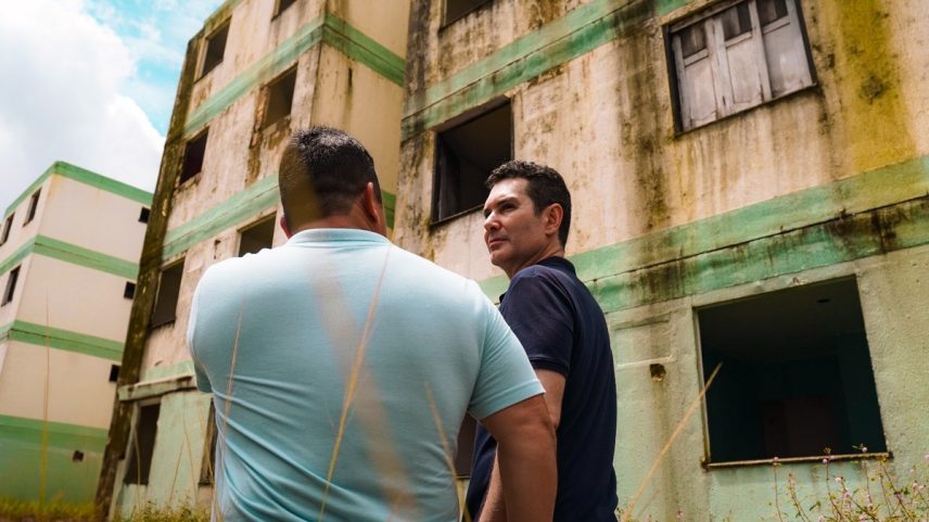 Ministro das Cidades, Jader Filho, em visita ao condomínio no Pará que o governo federal planeja usar para receber participantes da COP30 (Foto: Divulgação/Ministério das Cidades)