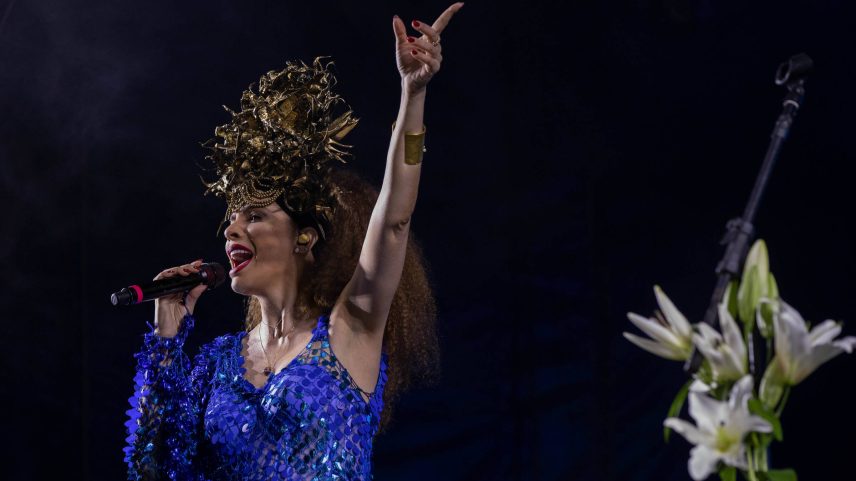 Vanessa da Mata em festa junina em Caruaru. (Foto: Marlene Bergamo/Folhapress)