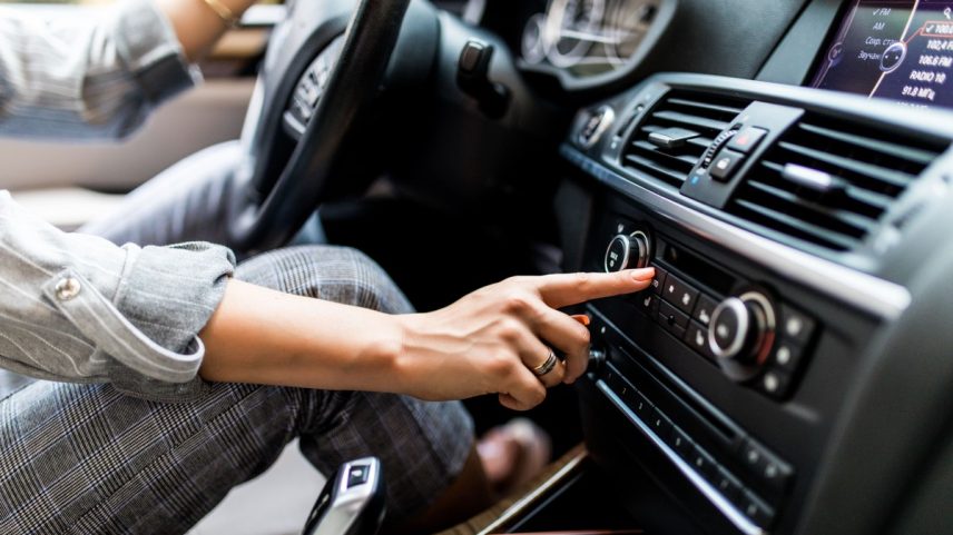 Número de famílias que utilizam rádio chega ao menor patamar em 2024 (Foto: Freepik)