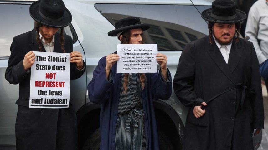 Judeus ortodoxos protestam em Tel Aviv contra a guerra em Gaza (Foto: Ahmad Gharabli/AFP)