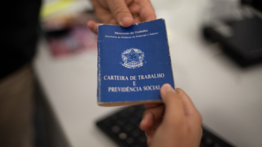 Carteira de Trabalho e Previdência Social. (Foto: Davi Pinheiro / Governo do Ceará)