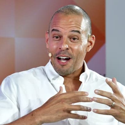 Reuniões ruins são fundamentais para aprendizado, afirma CEO de empresa renomada