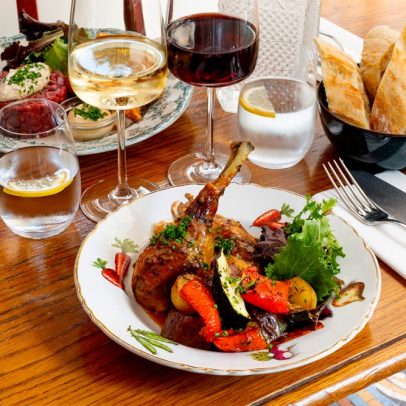 Descubra 40 vinhos que harmonizam perfeitamente com aves assadas
