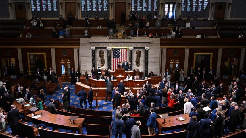 Votação no plenário da Câmara dos Deputados dos EUA do projeto de gastos de Donald Trump (Foto: Alex WROBLEWSKI / AFP)