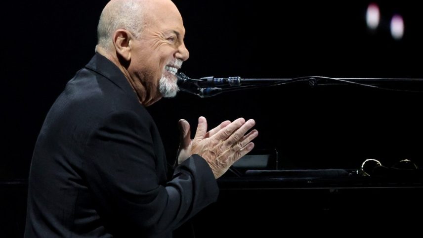 Uma verdadeira mina de material inédito de Billy Joel chegou junto com a conclusão do documentário do lendário músico "And So It Goes". (Foto: Reprodução)