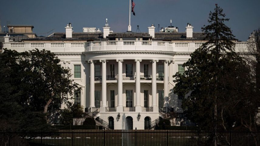 Estamos hipnotizados, assombrados por tudo o que Trump diz e faz, porque ninguém pode prever sua próxima mudança de humor (Foto: Al Drago/Bloomberg)