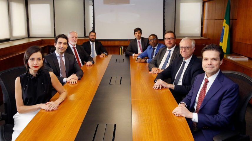 Diretoria do Copom: Gabriel Galípolo, Presidente; Ailton Aquino, Diretor de Fiscalização; Diogo Guillen, Diretor de Política Econômica; Gilneu Vivan, Diretor de Regulação; Izabela Correa, Diretora de Relacionamento, Cidadania e Supervisão de Conduta; Nilton David, Diretor de Política Monetária; Paulo Picchetti, Diretor de Assuntos Internacionais e de Gestão de Riscos Corporativos; Renato Gomes, Diretor de Organização do Sistema Financeiro e Resolução; Rodrigo Alves Teixeira, Diretor de Administração (Foto: Raphael Ribeiro/Banco Central/Divulgação)