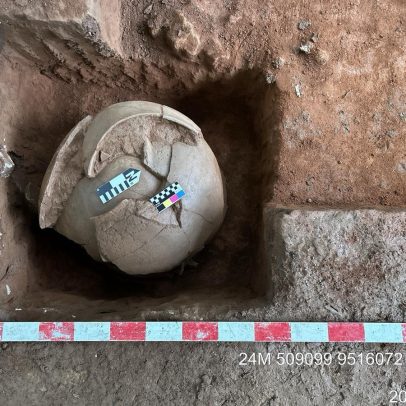 Descobertas urnas funerárias com restos humanos de 550 anos no Ceará
