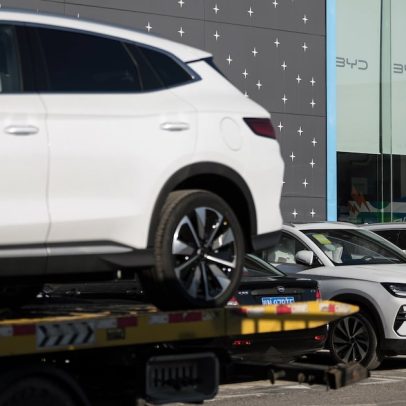 BYD enfrenta concorrência crescente na China e analistas revisam projeções para 2025