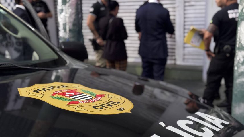 Policiais civis durante operação; jovem detido por furtos a condomínio será internado, segundo decisão da Justiça (Foto: Divulgação)