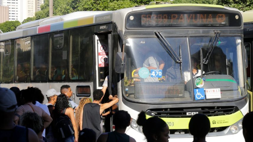 Redução do número de viagens entra em vigor nesta quarta-feira — Foto: Domingos Peixoto / Agência O Globo / 13-02-2025