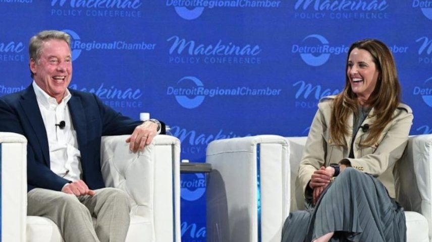Alexandra Ford English e Bill Ford falaram juntos sobre a empresa em público em evento em maio deste ano, pela primeira vez desde 2021 - (Mackinac Policy Conference) (Foto: Reprodução)