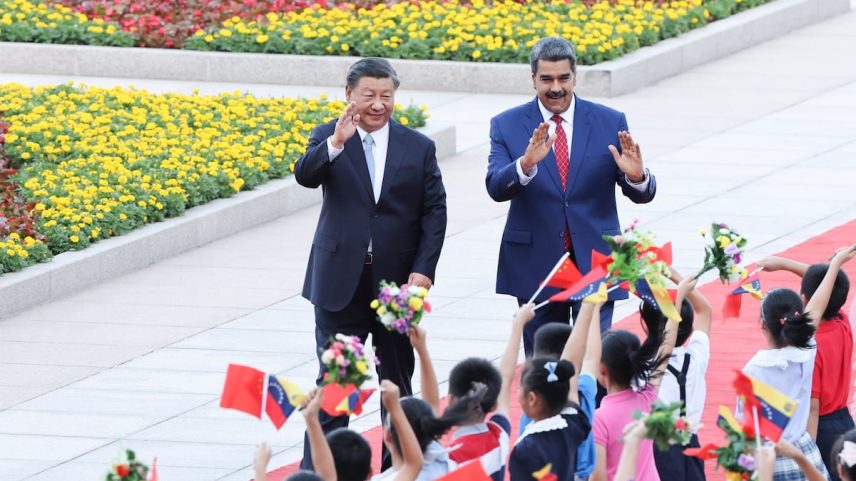 Xi Jinping e Nicolás Maduro, durante uma visita a China do mandatário venezuelano em 2023. (Foto: XINHUA / DING LIN - EFE)