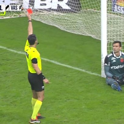 Goleiro Léo Jardim é expulso por 'cera' e exame revela lesão nas costas