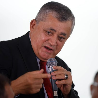 Líder do governo e ex-chefe do Senado são investigados por emendas irregulares