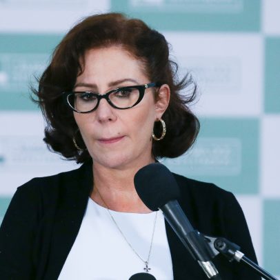 Zambelli condiciona acareação com hacker à sua permanência fora do Brasil