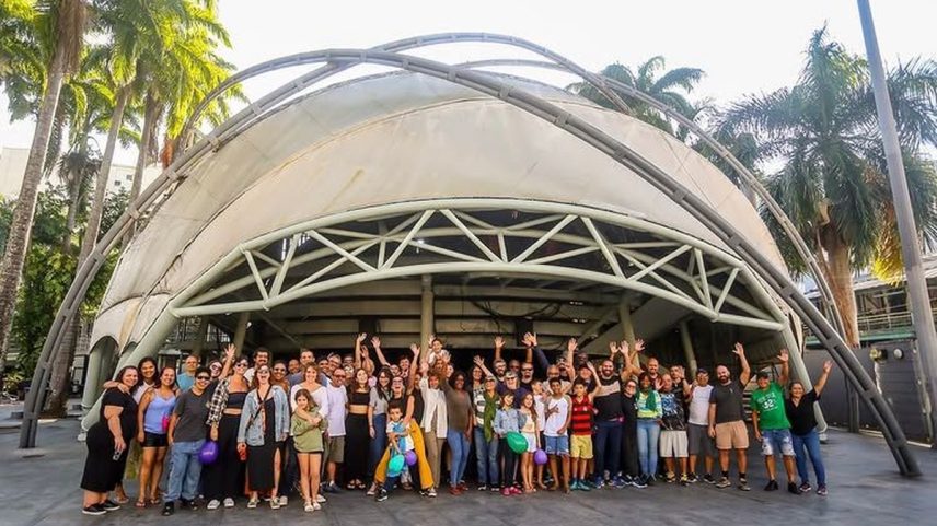 Equipe do Circo Voador se despede da lona, que será trocada após 21 anos (Foto: Divulgação/Michelle Castilho)