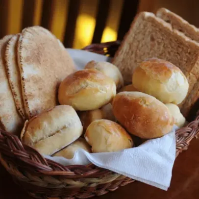 Descubra como escolher o pão mais saudável na hora da compra