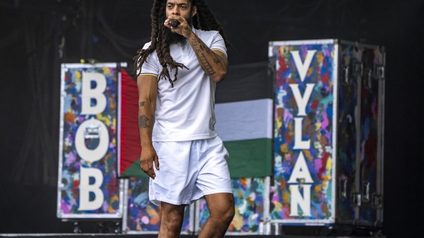 Bob Vylan respondeu de forma desafiadora às cancelamentos em uma declaração compartilhada no Instagram na terça-feira, 1º de julho. (Foto: Reprodução)